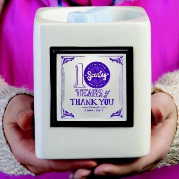 SCENTSY | CUSTOM WARMER - Picture 3 of 3